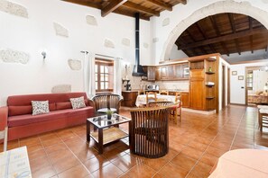 2 bedrooms, free WiFi, bed sheets - Holiday Home 'Finca La Bonita Ap G1' with Shared Pool, Shared Terrace and Wi-Fi (Arona)