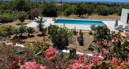 Maison de vacances 'Bela Vista Retreat - Margarida' avec vue sur la mer, Wi-Fi et climatisation.