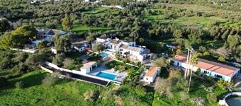 Holiday Home 'Bela Vista Retreat - Lavender' with Sea View, Wi-Fi and Air Conditioning