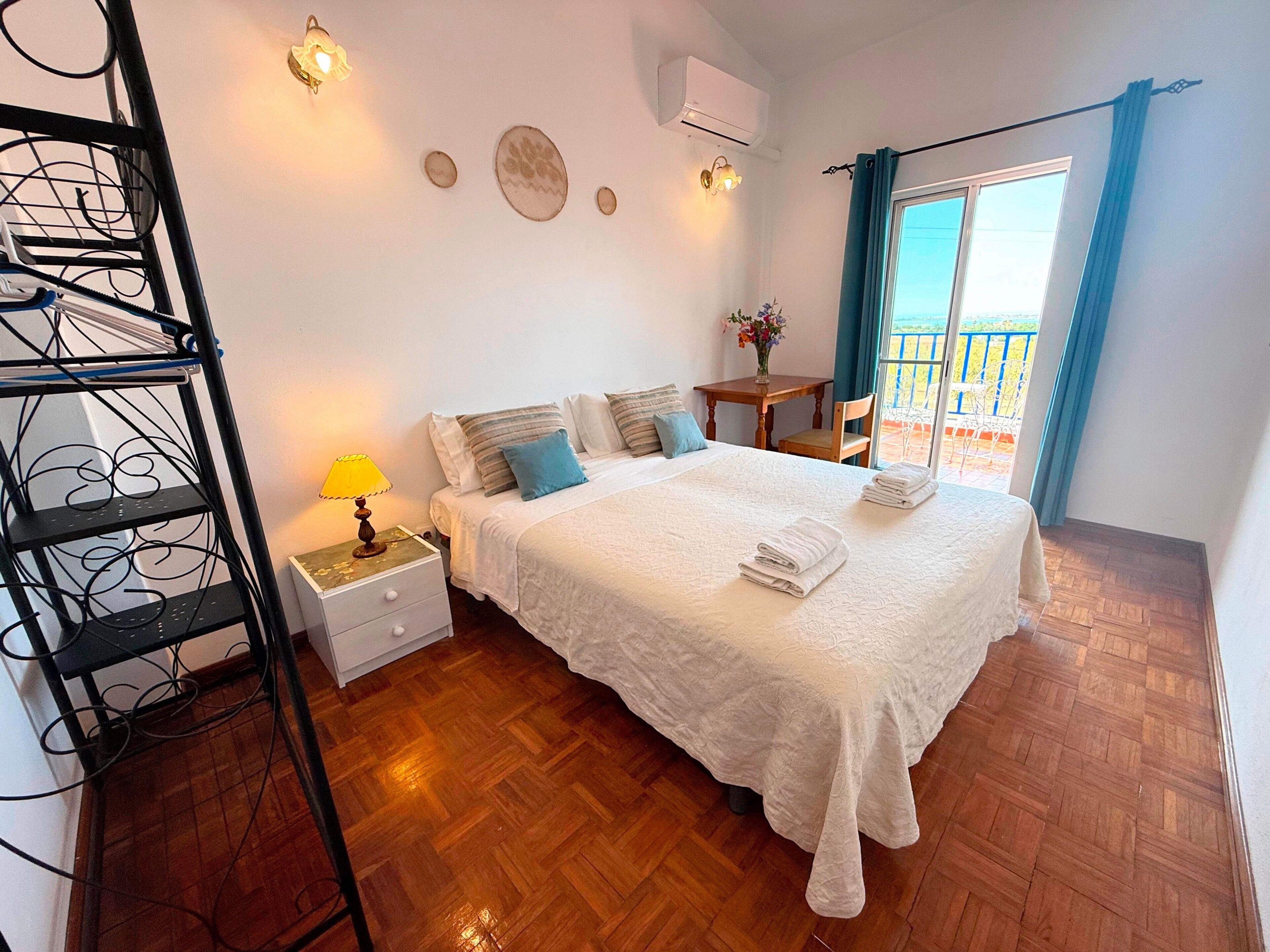 4 bedrooms, free WiFi, bed sheets