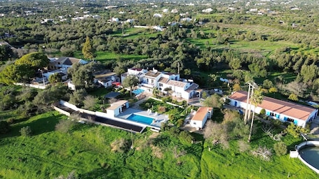 Exterior. Holiday Home 'Bela Vista Retreat - Lavender' with Sea View, Wi-Fi and Air Conditioning