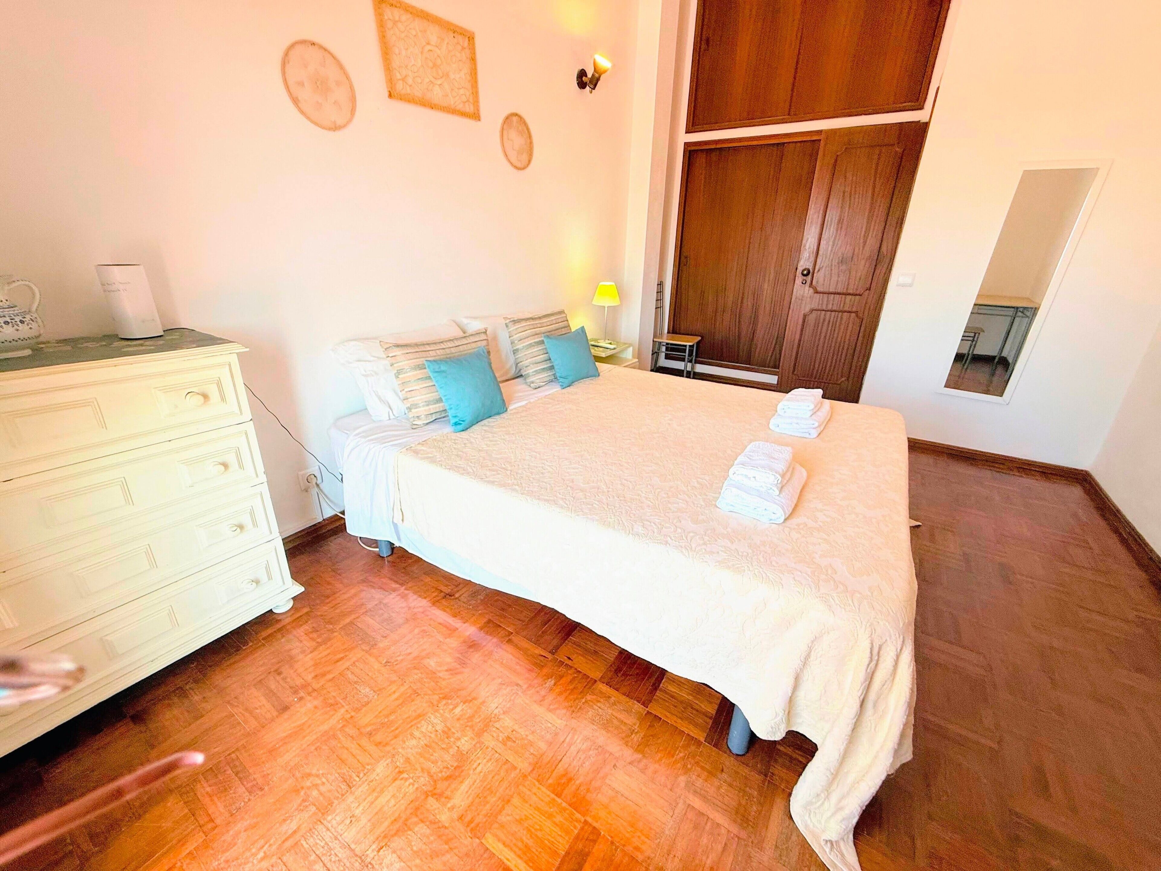4 bedrooms, free WiFi, bed sheets