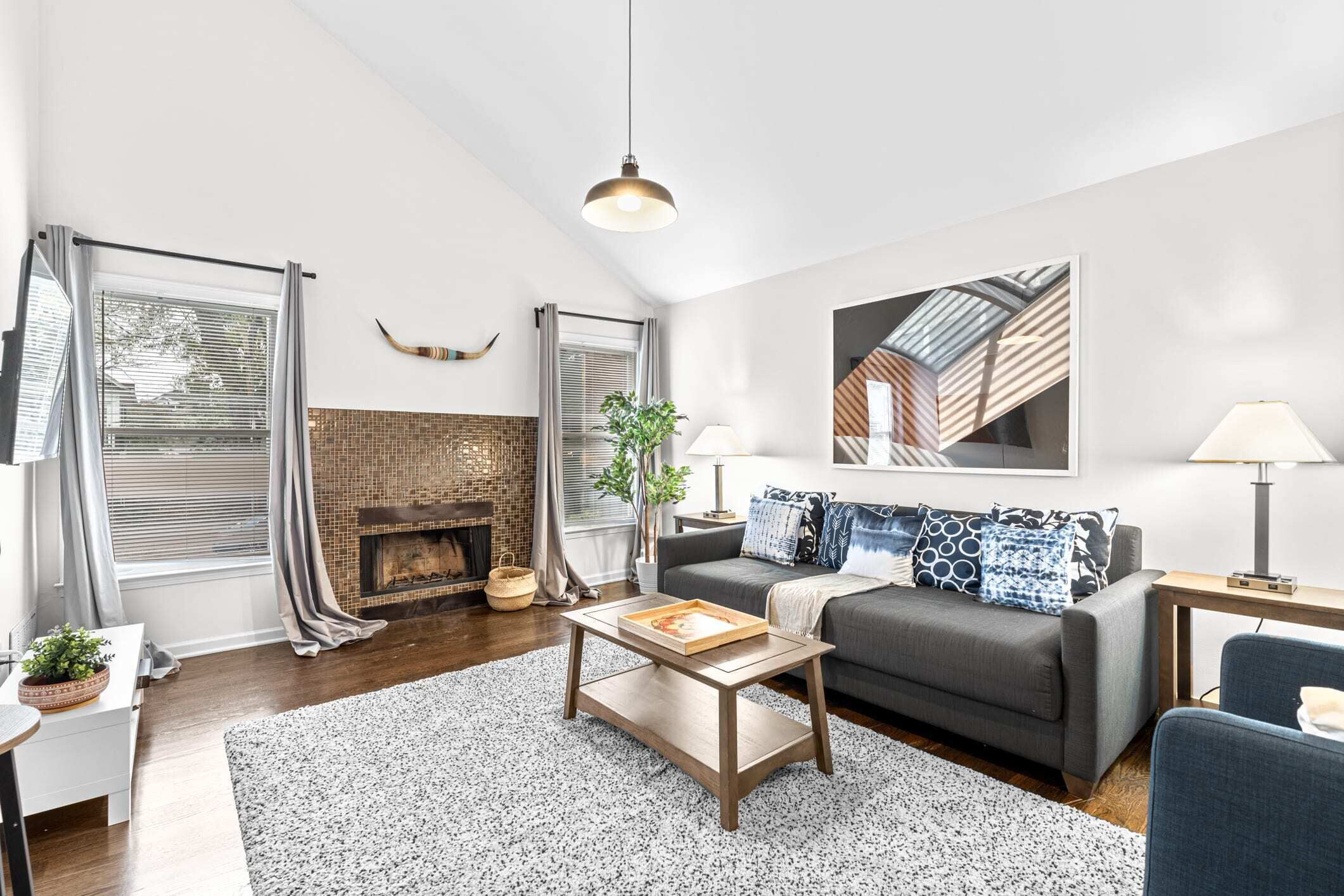 Cozy Loft Style Condo in Midtown