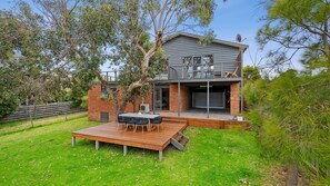 Outdoor dining - Roadknight Ocean Road View 236 (Anglesea)