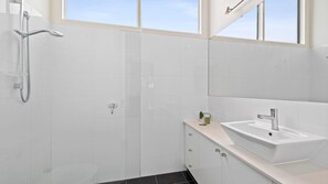 Bathtub - Roadknight Ocean Road View 236 (Anglesea)
