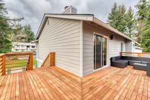 Exterior - Chic & Spacious 5 BR Stylish House! Prime Location, Free Parking, Fast Wi-fi (Kent)