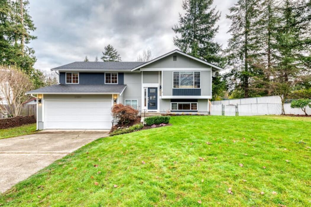 Chic & Spacious 5 BR Stylish House! Prime Location