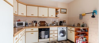 5 Bedroom townhouse in Aberfeldy centre.
