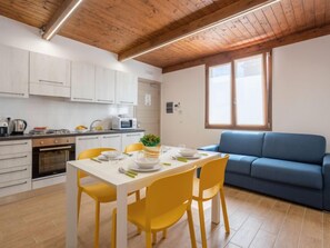 Frigorifero, microonde, forno, tostapane