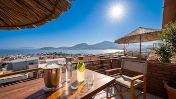 Luxury Room, Lanai, Sea View | Terrace/patio