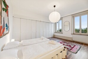 7 slaapkamers, een strijkplank/strijkijzer, wifi, beddengoed