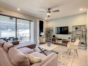 TV - Reunion Dream Home: Private Pool, Near Theme Parks! (Orlando)