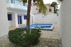 حمّام سباحة خارجي