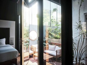 1 bedroom, iron/ironing board, travel crib, WiFi