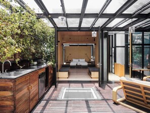 1 habitación, tabla de planchar con plancha, cuna de viaje y wifi 