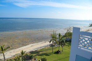 Premium bedding, free WiFi, bed sheets, wheelchair access - Royal Shaza Suites  (Mombasa)