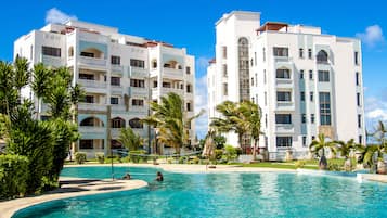 3 piscinas al aire libre