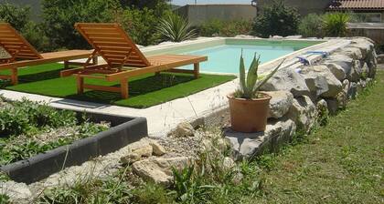 Villa indépendante avec piscine et jardin