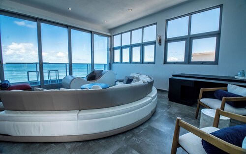 5BR/House/Luxury/Oceanfront/Pool/Jacuzzi/A/C/WiFi