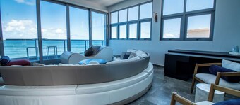 5BR/House/Luxury/Oceanfront/Pool/Jacuzzi/A/C/WiFi