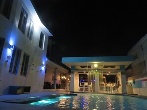 حمّام سباحة خارجي