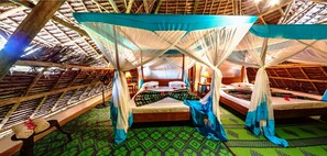 4 bedrooms, desk, iron/ironing board, free WiFi