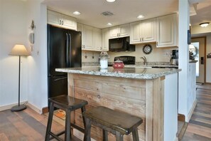 Condo, 3 Bedrooms | Private kitchen | Fridge, oven, coffee/tea maker, toaster