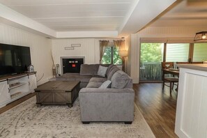 Condo, 2 Bedrooms | Living area