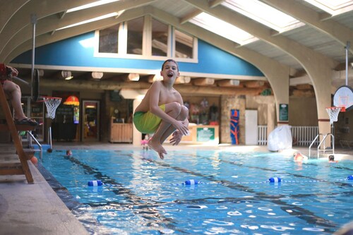 Seven Springs 2 Bedroom Premium Condo, Pet Friendly! by RedAwning