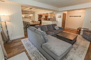 Condo, 2 Bedrooms | Living area