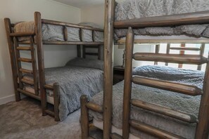 2 bedrooms, iron/ironing board, free WiFi