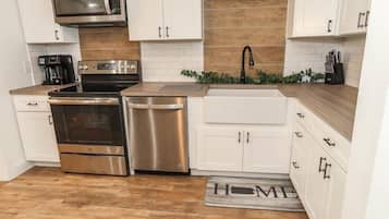 Condo, 2 Bedrooms | Private kitchen | Fridge, oven, coffee/tea maker, toaster