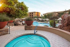 Piscine extérieure, piscine chauffée