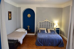 1 bedroom, travel cot, WiFi, bed sheets