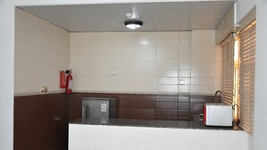 Executive Apartment, 1 Bedroom | Private kitchen