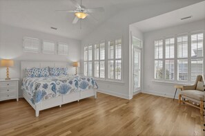 4 habitaciones, tabla de planchar con plancha, internet y ropa de cama 