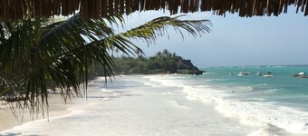 PRIVATE BEACH Bungalow ZERO MIN BEACH 1 doubl bed in bedroom + 2 in sitting room