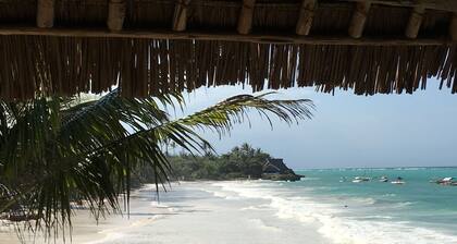 PRIVATE BEACH Bungalow ZERO MIN BEACH 1 doubl bed in bedroom + 2 in sitting room