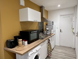 Fridge, microwave, oven, stovetop - 🌴 La Palmeraie 🌴 (Brioude)