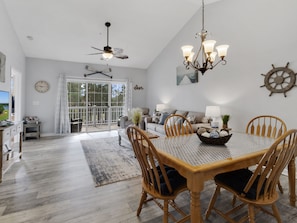 Condo, 2 Bedrooms | Dining