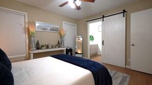 3 dormitorios, escritorio, tabla de planchar con plancha y wifi