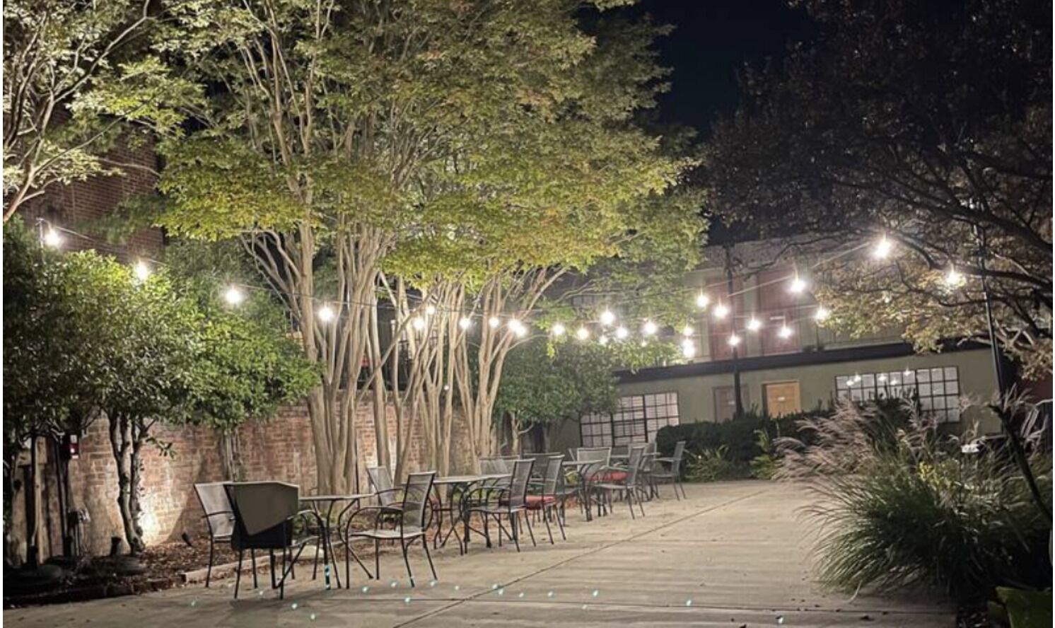 *Downtown Durham* Poolside Condo Next to Duke