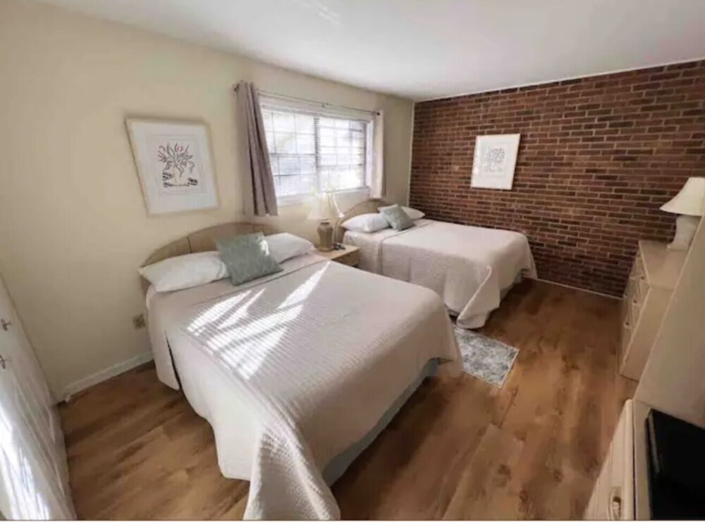 *Downtown Durham* Poolside Condo Next to Duke Durham Vrbo