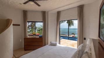 3 chambres, coffres-forts dans les chambres, lit parapluie