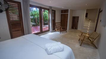 3 chambres, coffres-forts dans les chambres, lit parapluie