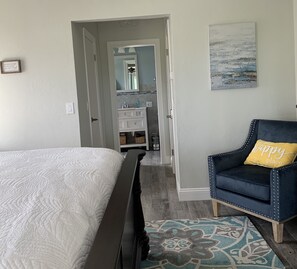 3 habitaciones, tabla de planchar con plancha y cuna de viaje