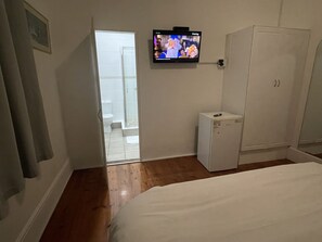 Deluxe dubbelrum | Memory foam-madrasser, unika möbler och arbetsyta för laptop