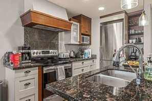 Fridge, microwave, stovetop, dishwasher