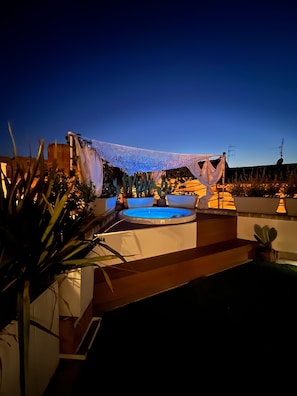 Habitació superior, 1 llit de matrimoni i sofà llit | Piscina privada