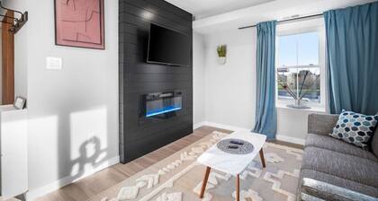 Parking + King bed + Modern + Stockton U3